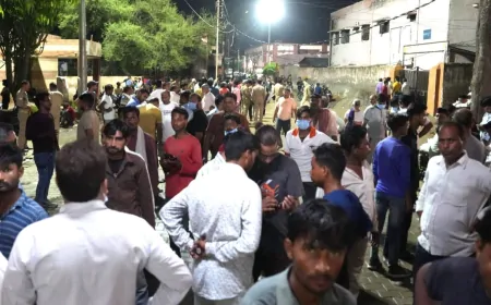 हाथरस भगदड़ मामले में छह लोग गिरफ्तार, मुख्य आरोपी पर एक लाख रू का इनाम घोषित