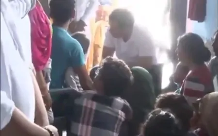 हाथरस हादसे के पीड़ित परिवारों से मिले कांग्रेस नेता राहुल गांधी