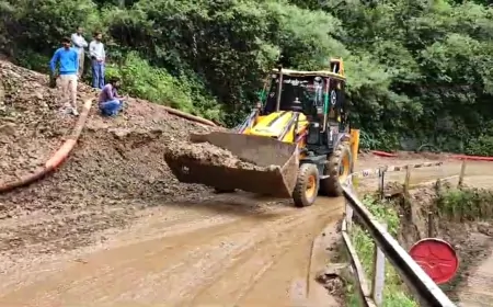 हिमाचल प्रदेश में भारी बारिश का कहर, भूस्खलन के कारण 77 सड़कें बंद