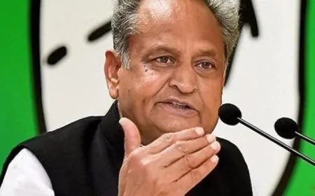 प्रधानमंत्री मोदी 'आयुष्मान भारत' योजना को लेकर वाहवाही बटोरने की कोशिश कर रहे: गहलोत