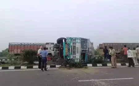 उत्तर प्रदेश: आगरा-लखनऊ एक्सप्रेसवे पर बस और टैंकर की टक्कर की टक्कर, 18 लोगों की मौत 