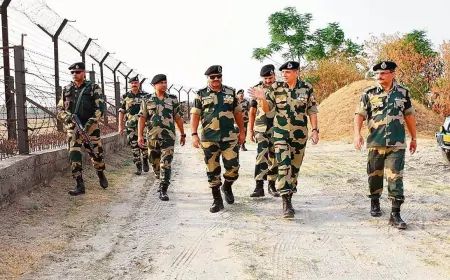 कश्मीर के कठुआ में बीएसएफ और पुलिस अधिकारियों के बीच अंतरराज्यीय सुरक्षा समीक्षा बैठक