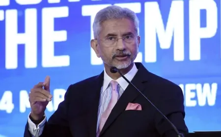 विदेश मंत्री जयशंकर शीर्ष नेतृत्व से वार्ता के लिए मॉरीशस पहुंचे