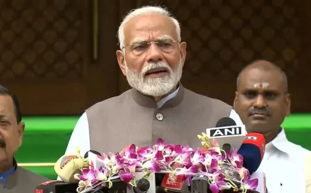 बजट से पहले कैबिनेट मीटिंग के लिए संसद पहुंचे PM मोदी