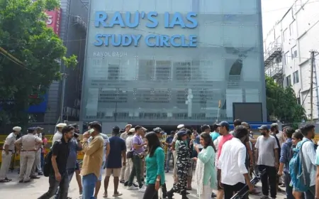 दिल्ली:  कोचिंग हादसे पर प्रशासन सख्त, MCD की कार्रवाई, अवैध निर्माण के खिलाफ प्रशासन की कार्रवाई