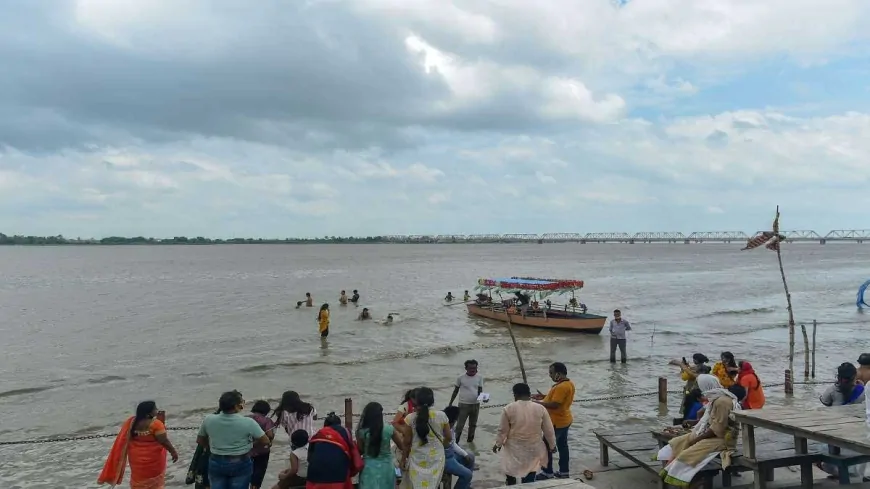 अयोध्या में भारी बारिश के कारण बढ़ा सरयू नदी का जलस्तर