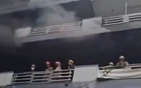 बाहरी दिल्ली में जींस बनाने वाली फैक्टरी में लगी आग, दमकल की कई गाड़ियां मौके पर मौजूद