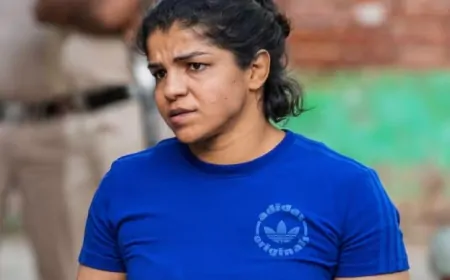 मेडल भले ही न मिला हो, लेकिन विनेश हमारे लिए चैंपियन हैं- पहलवान साक्षी मलिक 