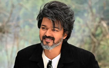 फिल्मों के बाद पॉलिटिक्स में आए एक्टर थलापति विजय, अपनी पार्टी के झंडे और चिह्न का किया अनावरण