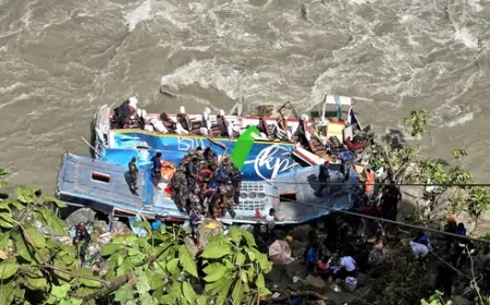 नेपाल बस हादसा: महाराष्ट्र के 27 यात्रियों की मौत, 16 घायल