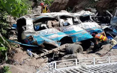 पाकिस्तान में दो अलग-अलग बस दुर्घटनाओं में 40 लोगों की मौत