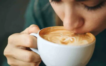 एक दिन में कितनी बार कॉफी पीना सही? जानें इसके फायदे और नुकसान