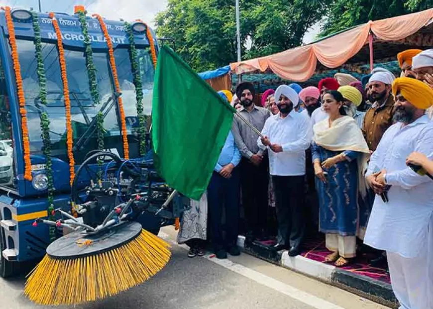 विधायक कुलवंत सिंह ने मोहाली शहर में मैकेनिकल स्वीपिंग प्रक्रिया का किया शुभारंभ