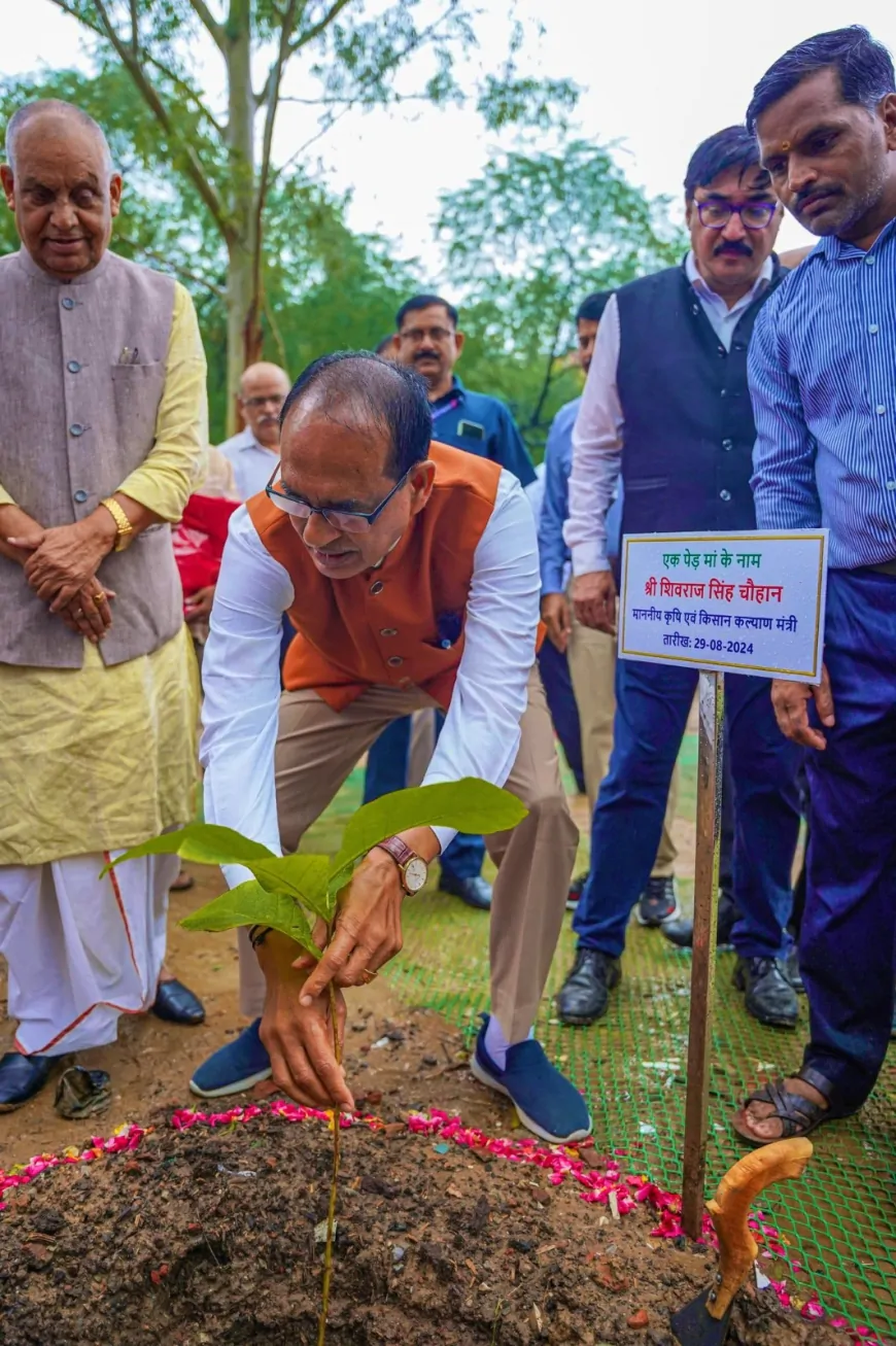 केंद्रीय मंत्री शिवराज सिंह चौहान ने 'एक पेड़ मां के नाम' अभियान के तहत किया पौधारोपण 