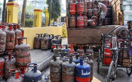 फिर पड़ी महंगाई की मार, Gas सिलेंडर हुआ महंगा, जानें LPG सिलेंडर की नई कीमतें 