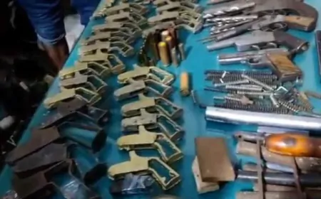 घर में चल रही थी अवैध हथियार बनाने की फैक्ट्री, 7 लोग गिरफ्तार 