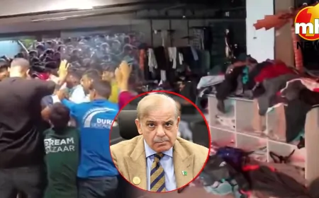 पाकिस्तान में उद्घाटन के दिन ही लुट गया मॉल, जिसके हाथ जो लगा लेकर भागा !