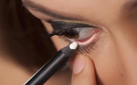 आंखों पर काजल और आईलाइनर लगाने से हो सकता है  बड़ा नुकसान?