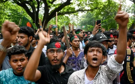 ढाका की अदालत ने 17 पूर्व मंत्रियों के बांग्लादेश छोड़ने पर लगाई रोक