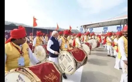 PM मोदी पहुंचे सिंगापुर, दिखा अनोखा अंदाज, महाराष्ट्रियन धुन पर बजाया ढोल