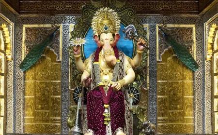 पहले दिन ही लालबाग के राजा को आया इतने लाख का चढ़ावा