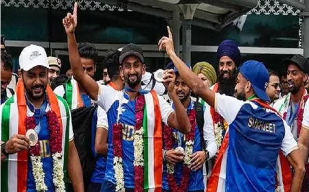 स्वदेश लौटे पैरालंपिक पदक विजेता, दिल्ली एयरपोर्ट पर हुआ भव्य स्वागत