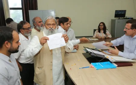 पूर्व गृह मंत्री विज ने अंबाला से भरा नामांकन, बोले- 'अंबाला की जनता मुझे 7वीं बार चुनाव जीताने के लिए तैयार'