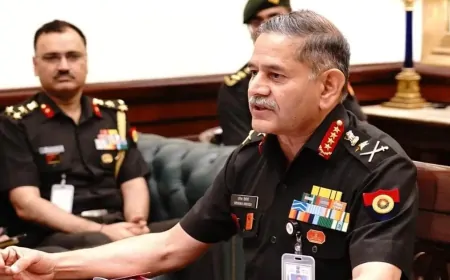 श्रीनगर पहुंचे सेना प्रमुख, विधानसभा चुनाव से पहले सुरक्षा की तैयारियों के लिए की समीक्षा बैठक 