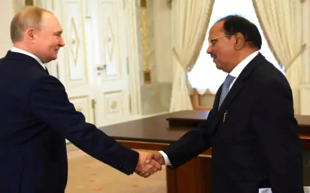 रूस के राष्ट्रपति व्लादिमीर पुतिन से मिले NSA डोभाल, पुतिन ने भारत के बढ़ते अर्थव्यवस्था की सराहना की