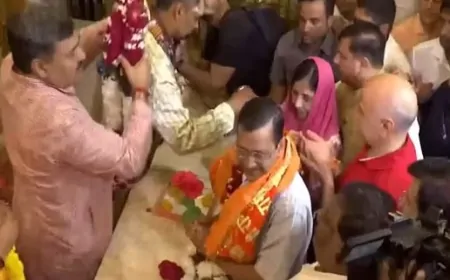 जेल से बाहर आने के बाद केजरीवाल ने किए हनुमान मंदिर में दर्शन 