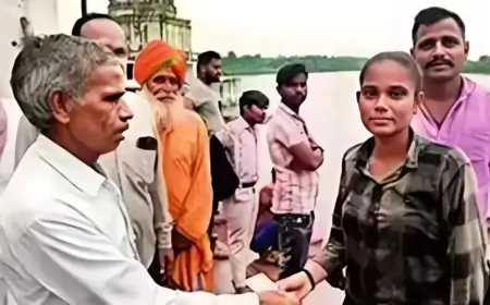 फूल बेचने वाली लड़की ने पानी में डूब रहे 4 युवकों की बचाई जान, हर कोई कर रहा तारीफ