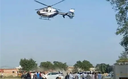 दीपेंद्र के हेलिकॉप्टर पर चढ़े लोग, खिंचवाने गले फोटो, उड़ान भरने में हुई दिक्कत...लापरवाही पर SHO सस्पेंड