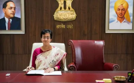दिल्ली की CM आतिशी ने संभाला कार्यभार, CM ऑफिस में खाली छोड़ी गई केजरीवाल की कुर्सी
