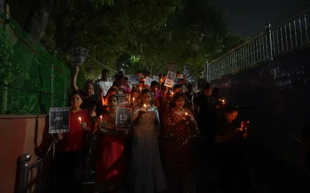 ट्रेनी डॉक्टर रेप-हत्याकांड के विरोध में दिल्ली में निकाला गया कैंडल मार्च, पारस परिवार के नेतृत्व निकाला गया कैंडल मार्च