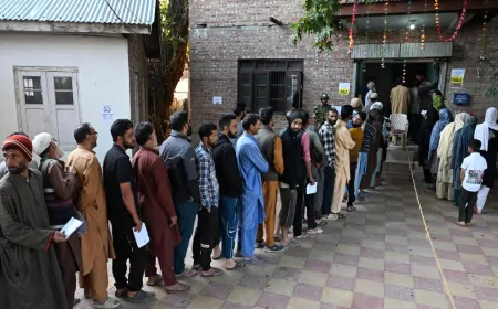 जम्मू कश्मीर विधानसभा चुनाव : दूसरे चरण का मतदान जारी, सुबह 11 बजे तक 24.10 % हुई वोटिंग