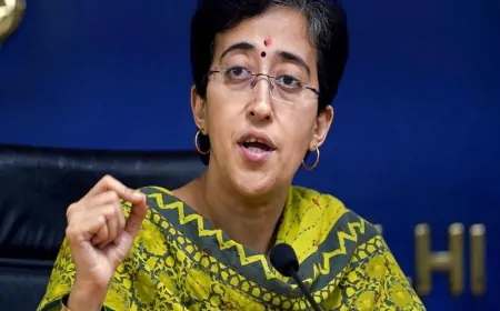 दिल्ली की नई CM ने दिया मजदूरों को बड़ा तोहफा, जानें