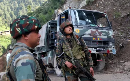 जम्मू-कश्मीर में सेना के वाहन पर आतंकी हमला, 5 जवान घायल !