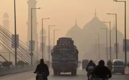 पाकिस्तान के लाहौर में प्रदूषण से बुरा हाल, AQI 1000 के पार