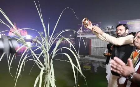 मुख्यमंत्री नायब सिंह सैनी ने राज्य स्तरीय छठ महोत्सव में अस्ताचलगामी सूर्य भगवान को अर्पित किया अर्घ्य