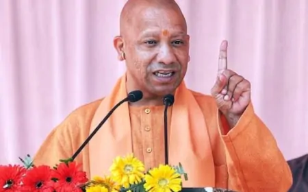 मीरापुर में प्रचार के दौरान CM योगी ने किया दावा- सपा और कांग्रेस में 'तलाक' हो गया