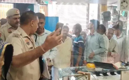ज्वैलरी शोरूम में दिनदहाड़े लूट, दुकानदार के बेटे को मारी गोली
