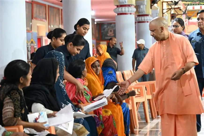 CM योगी का गोरखपुर दौरे का दूसरा दिन आज, गोरखनाथ मंदिर में लगा जनता दर्शन कार्यक्रम