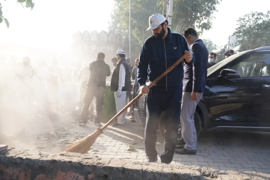 CM नायब सैनी ने झाड़ू लगाकर दिया स्वच्छता का संदेश, बोले-भगवान कृष्ण ने दिया था मानवता का संदेश !