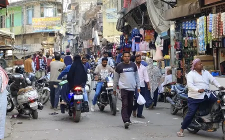 संभल में सामान्य हो रहे हैं हालात, सुरक्षा के बीच खुलीं कई दुकानें