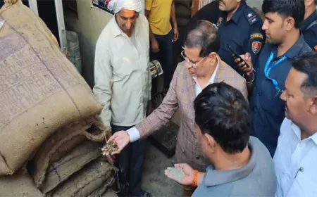 राशन डिपो पर मंत्री राजेश नागर ने की छापेमारी, अनाज में मिला रेत