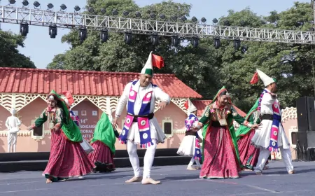 रविवार को उमड़ी रिकॉर्ड तोड़ भीड़ , खिली धूप में खूब हुई खरीददारी