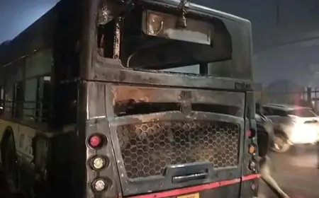 रोडवेज की चलती बस में लगी आग, चालक-परिचालक की सूझबूझ से टला हादसा