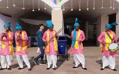 गीता महोत्सव का मुख्य आकर्षण बना धोरों की धरती राजस्थान की लोक कला 'सपेरों' का बीन बाजा