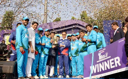 क्रिकेट की पिच पर आमने-सामने उतरे लोकसभा और राज्यसभा के सांसद, अनुराग ठाकुर ने ठोका नाबाद शतक 