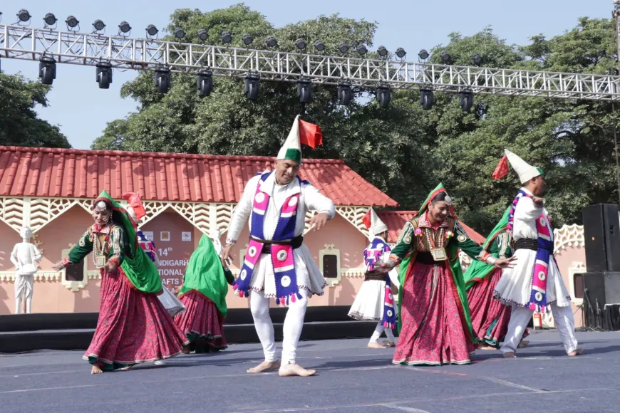 रविवार को उमड़ी रिकॉर्ड तोड़ भीड़ , खिली धूप में खूब हुई खरीददारी